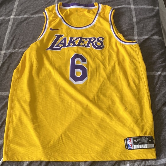Lebron James Lakers jersey - Picture 2 of 2
